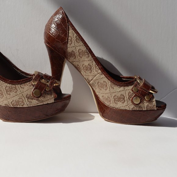 Guess Pumps - Picture 1 of 8